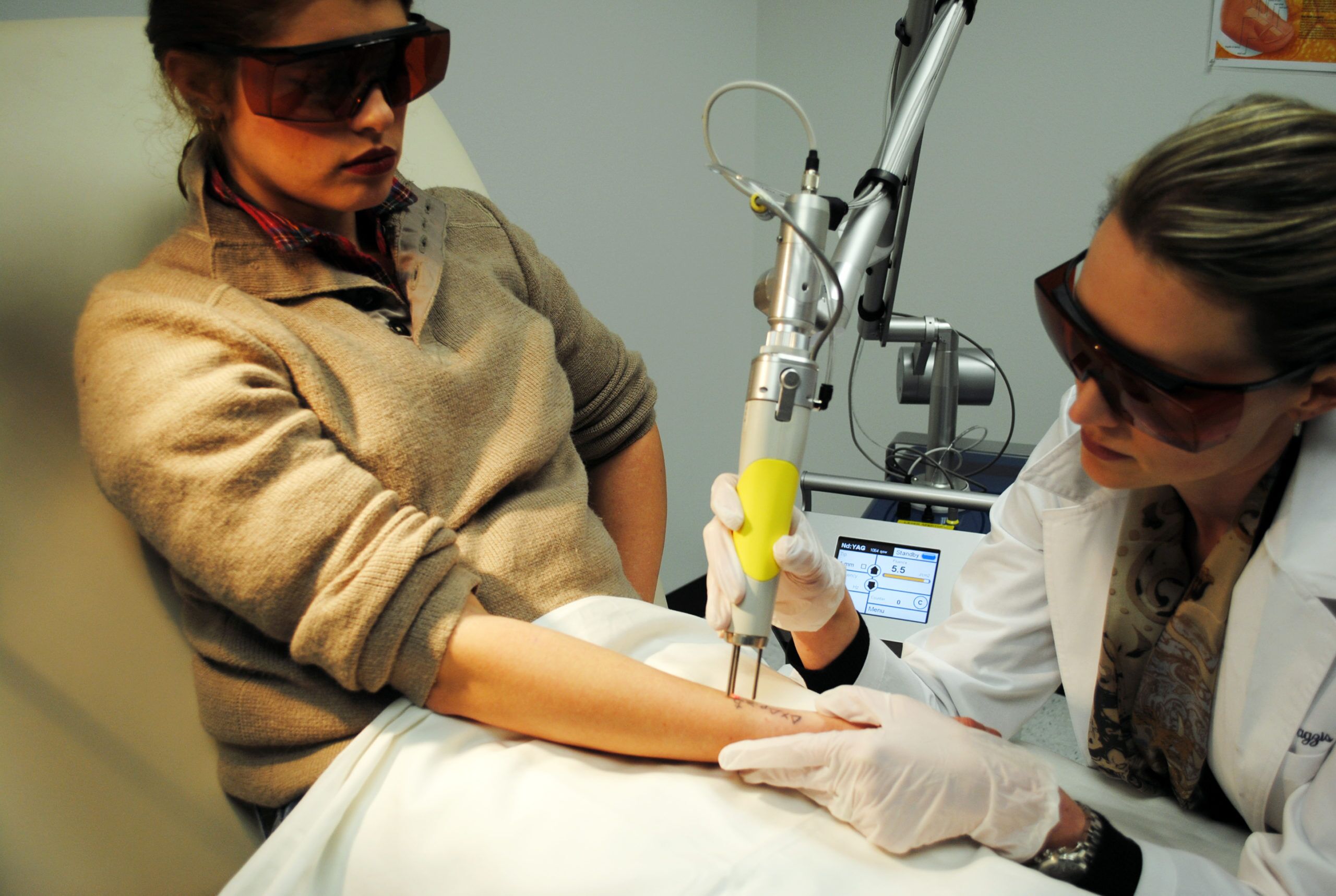 fullframe treatment w_ duality What kind of lasers have been used for laser tattoo removal?